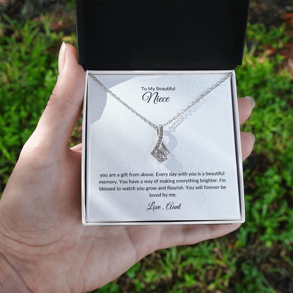 Niece Gift – Elegant Love Knot Necklace with Sentimental Card