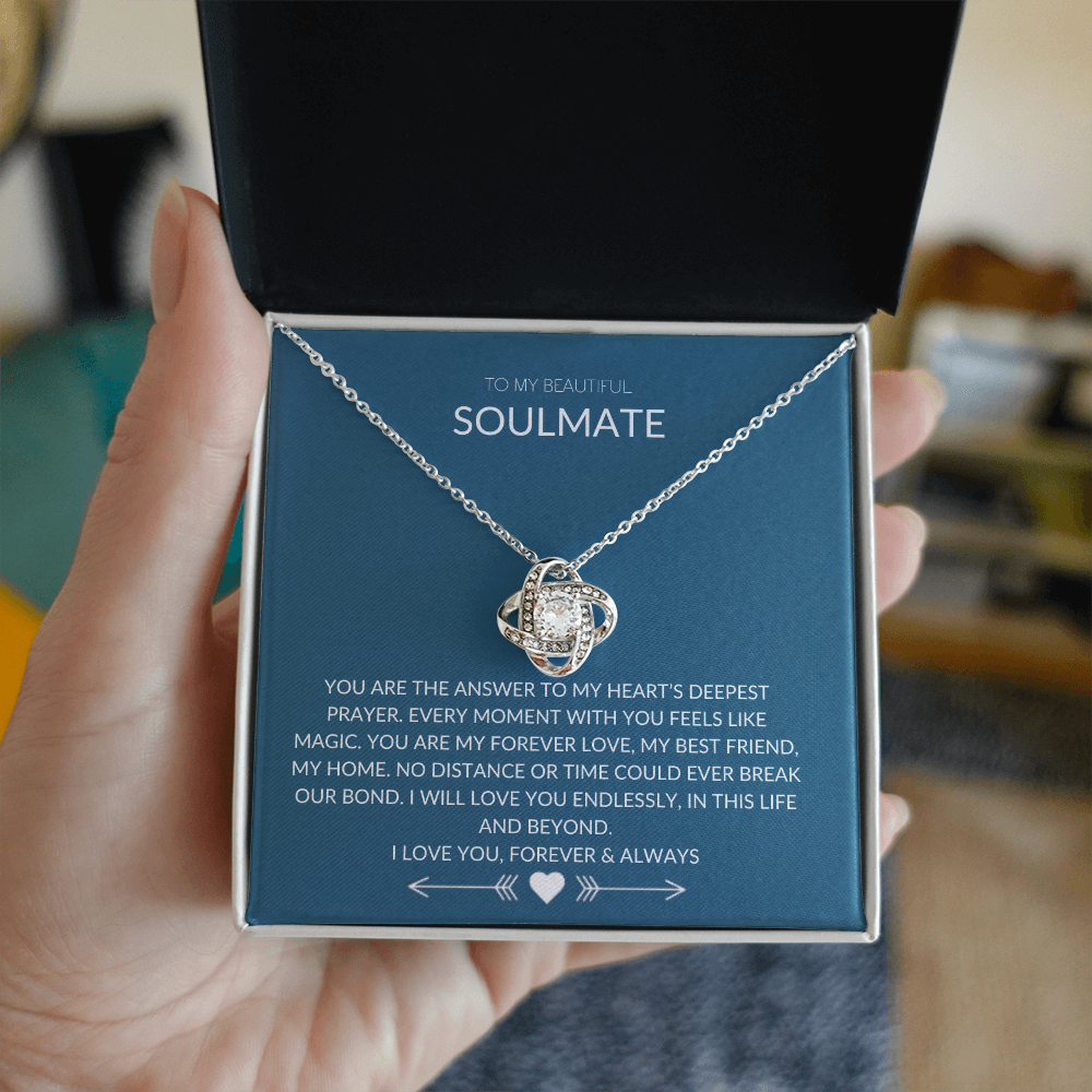 Soulmate Gift – Elegant Love Knot Necklace